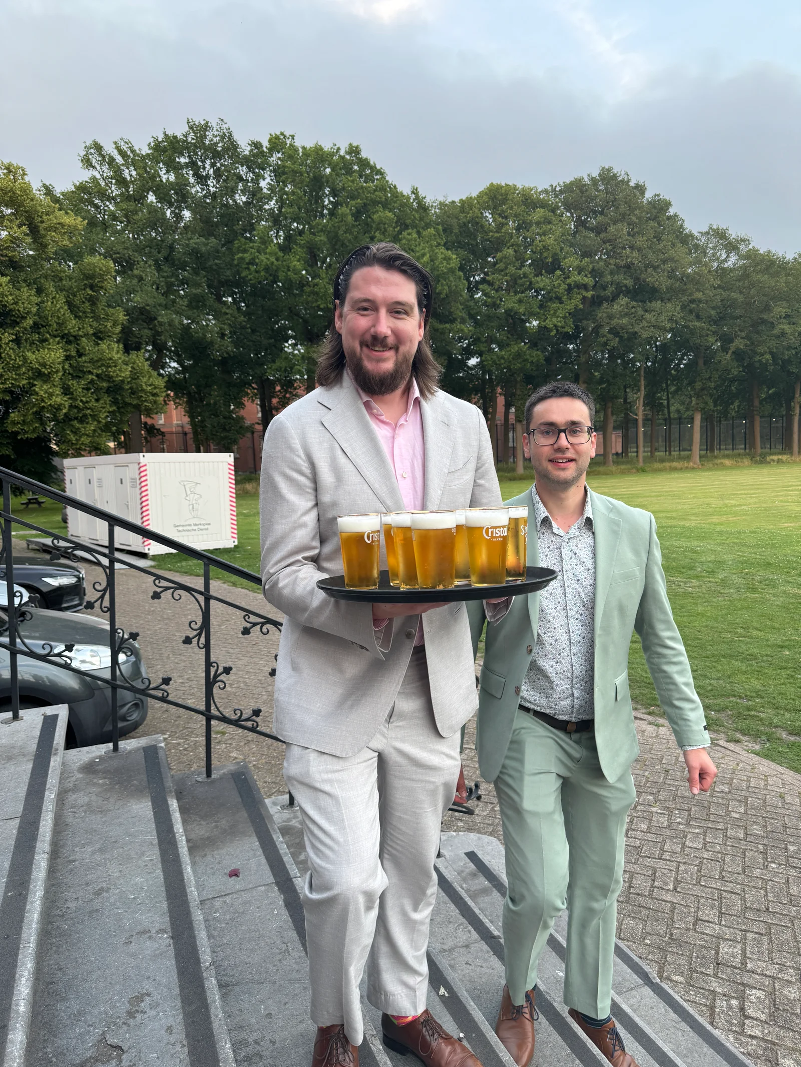 Yenthe en Kevin bier